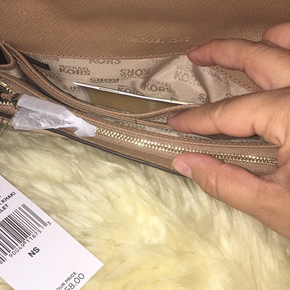 NWT Michael Kors wallet - Picture 3 of 4