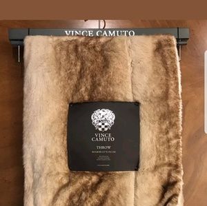 🌟PRICE DROP🌟Vince Camuto Luxury Faux Fur Throw