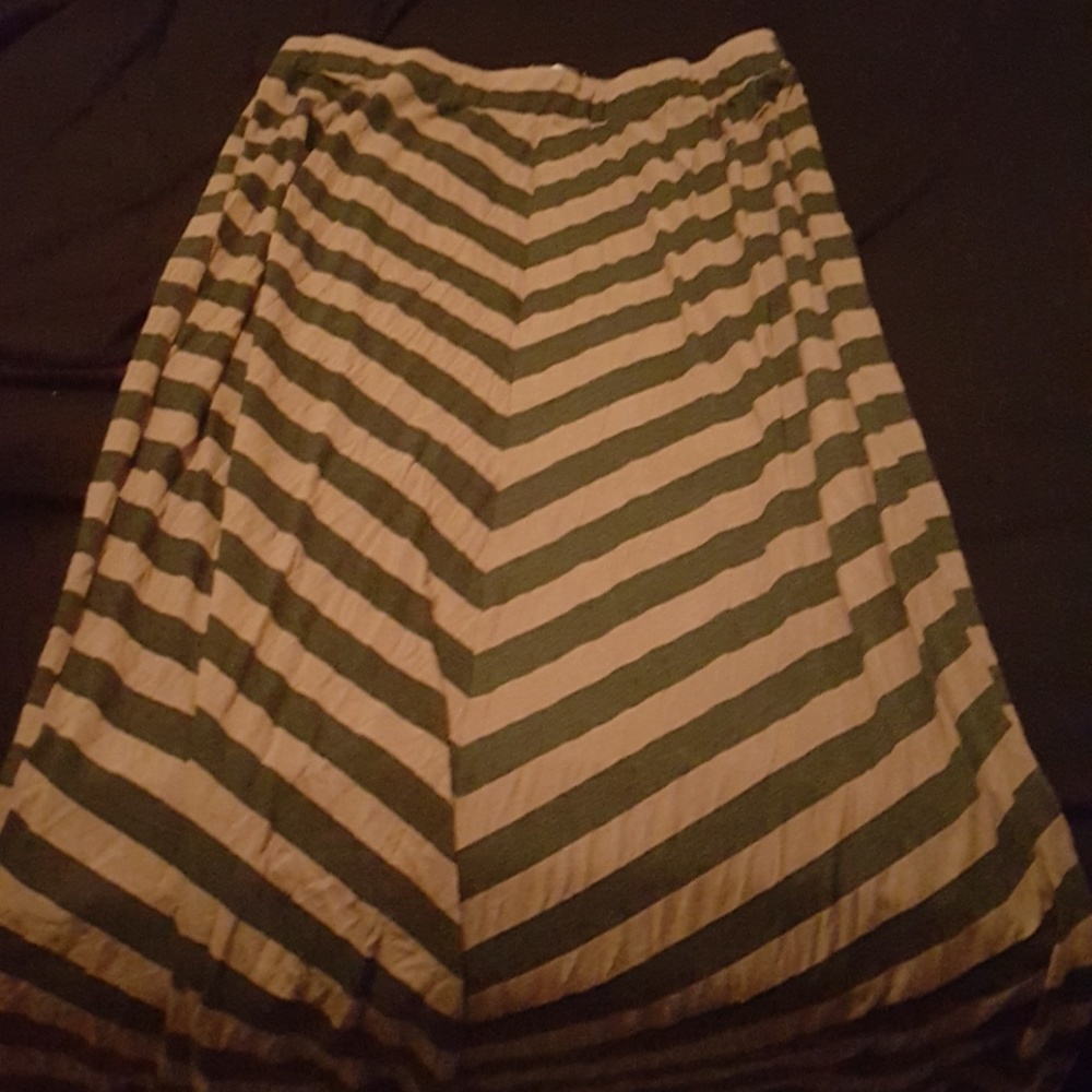 Skirt - Picture 2 of 2