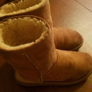 UGG boots short size 6