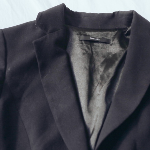 Tahari Black fitted blazer - Picture 2 of 4