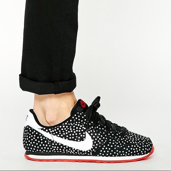 Nike Shoes - Nike polkadot genicco with red sole