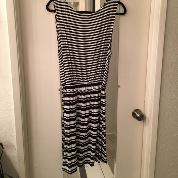 Cute black and shite striped sundress - Picture 1 of 6