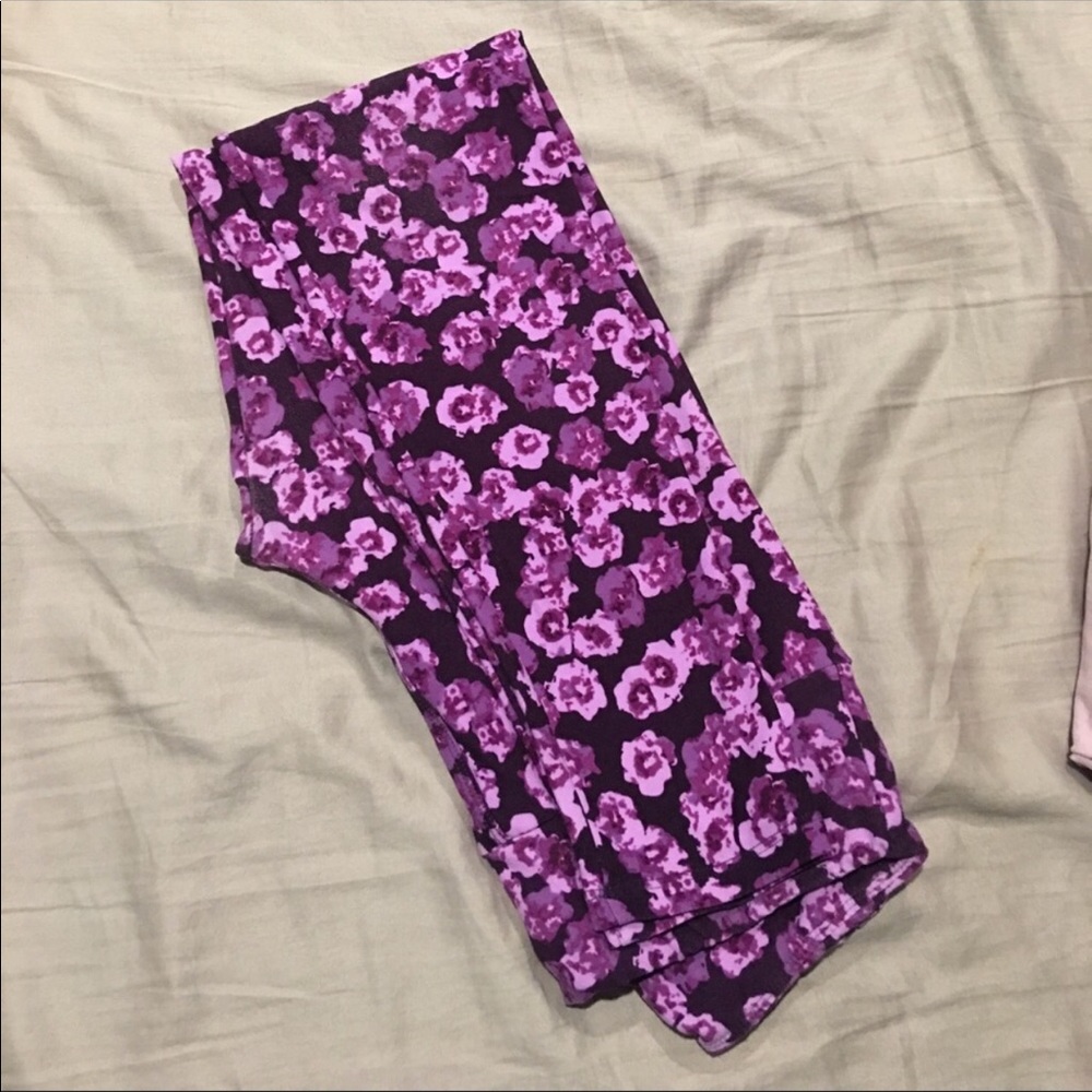 ON HOLD. OS Lularoe leggings
