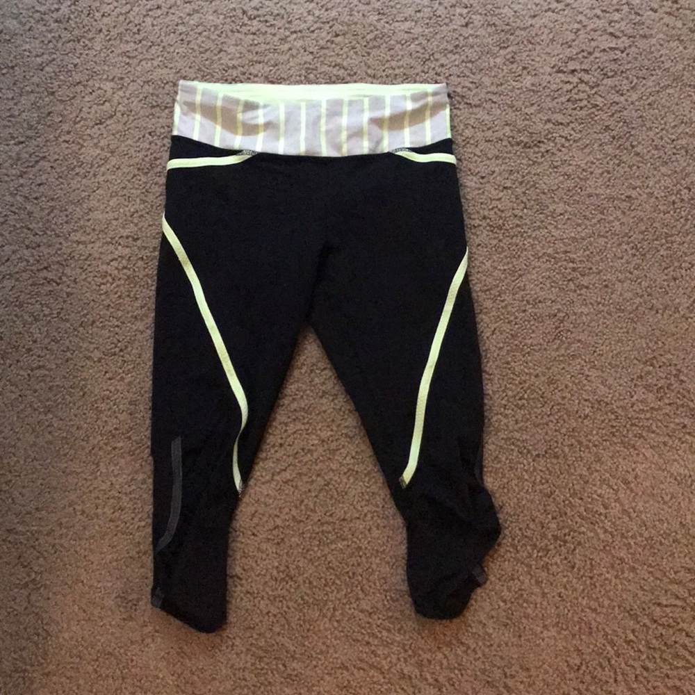 Lululemon cropped legging with neon details