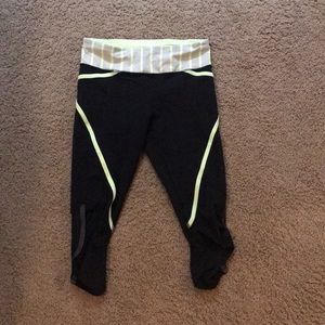 Lululemon cropped legging with neon details