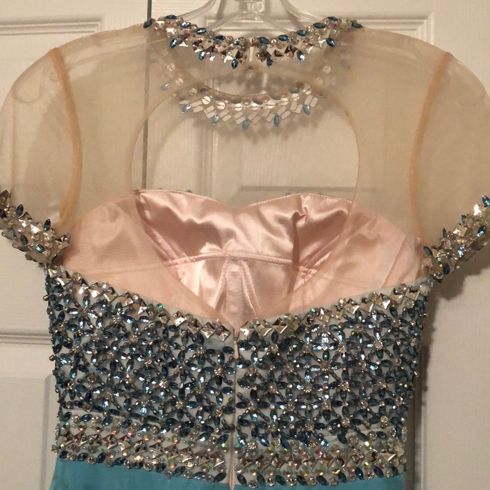 PROM DRESS - Picture 4 of 6