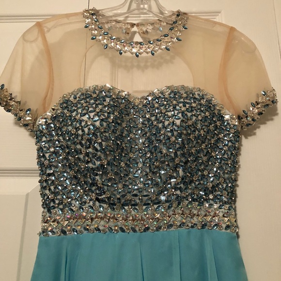 PROM DRESS - Picture 2 of 6