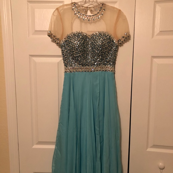 PROM DRESS - Picture 3 of 6