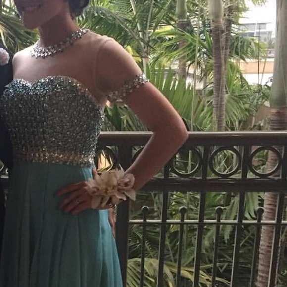 PROM DRESS - Picture 5 of 6