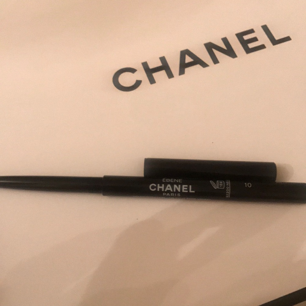 LONG-LAStING EYELINER CHANEL