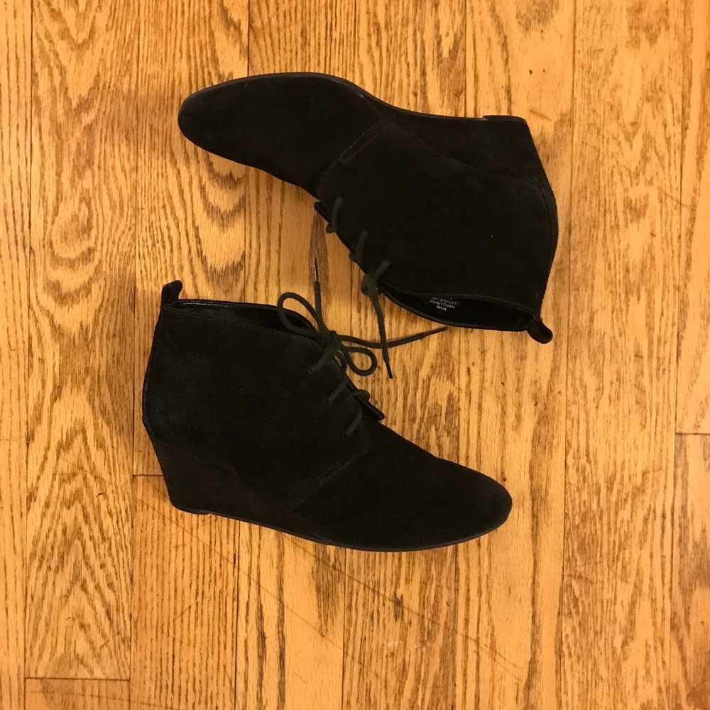 Nine West Illusion black suede booties