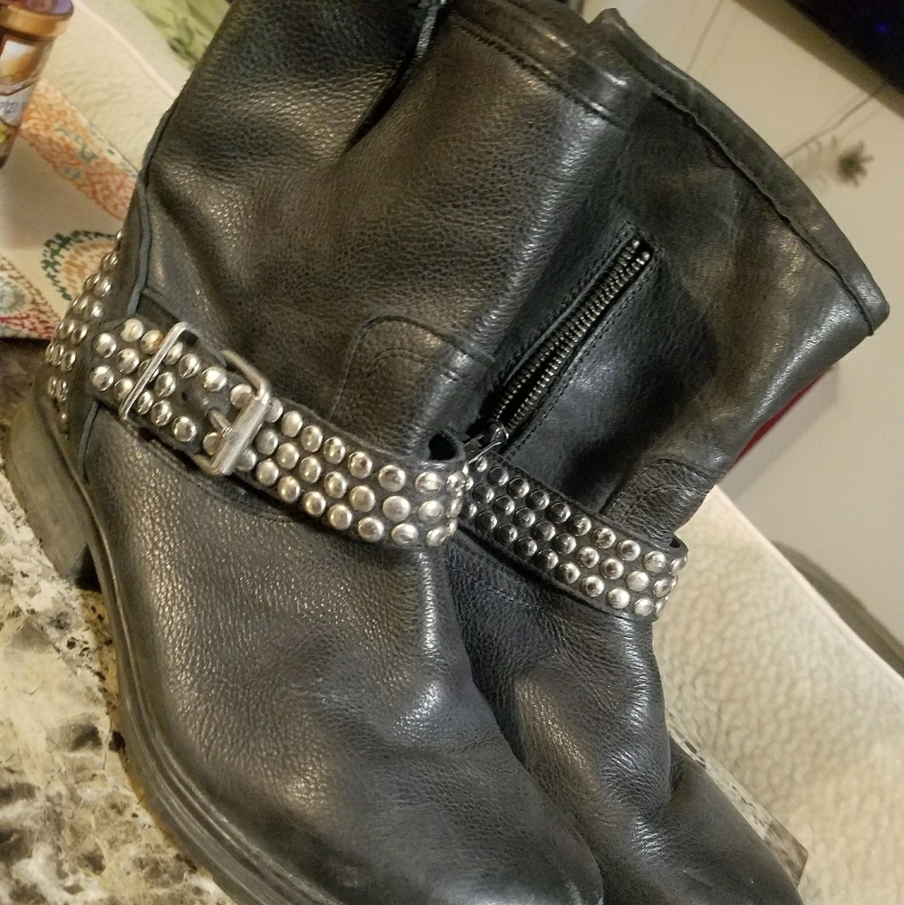 JustFab black ankle boots
