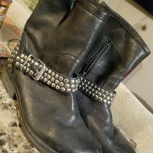 JustFab black ankle boots