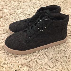 Toms high top shoes -new