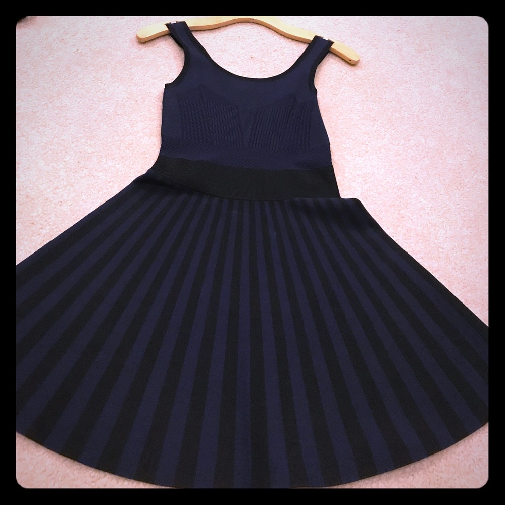 Dark blue and black knit guess dress