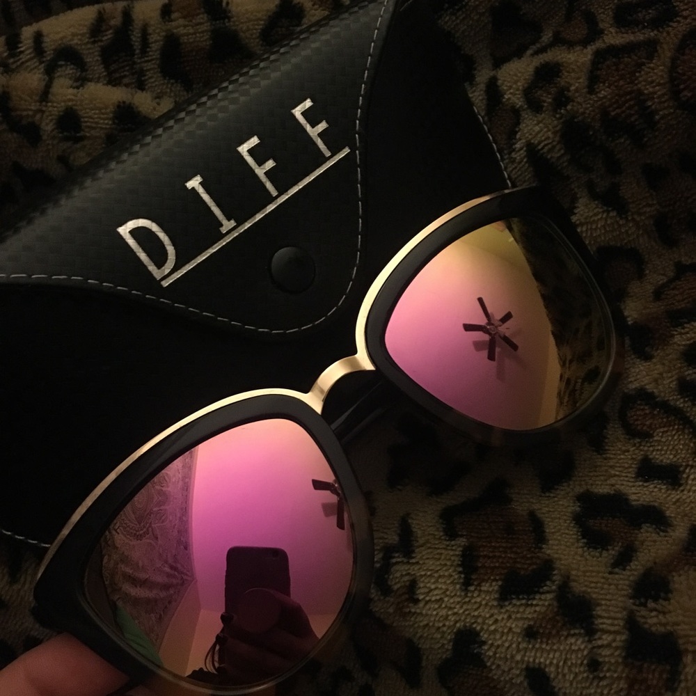 DIFF Eyewear Polarized Rose Sunglasses