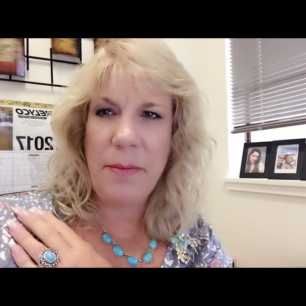 Meet your Posher, Laura