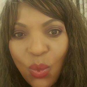 Meet your Posher, Angeline