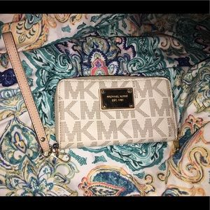 Michael Kors wristlet