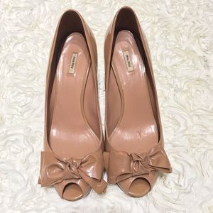 MIU MIU Peep Toe Patent Leather Pump - Tan - 37