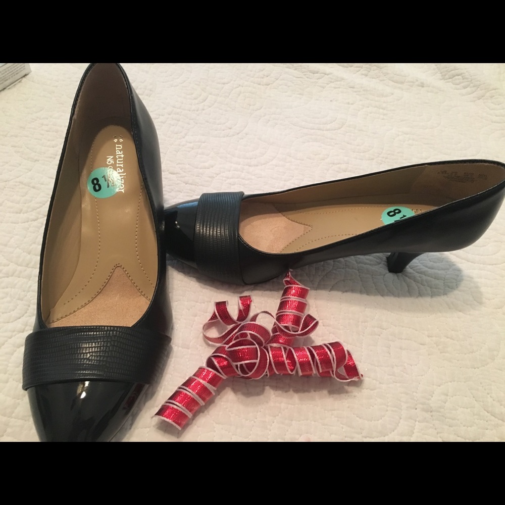 Naturalizer black heels, comfortable 81/2 size NEW