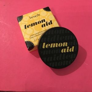 Benefit Lemon Aid Eyelid Primer