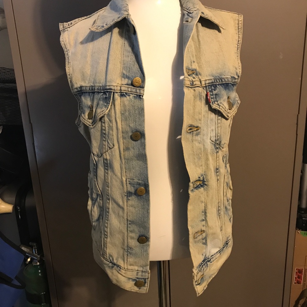 Levi's Faded Vintage Denim Vest - Picture 2 of 6