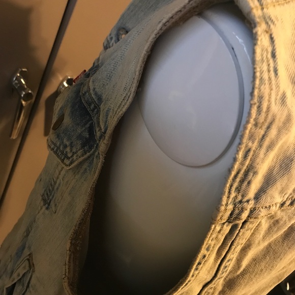 Levi's Faded Vintage Denim Vest - Picture 6 of 6