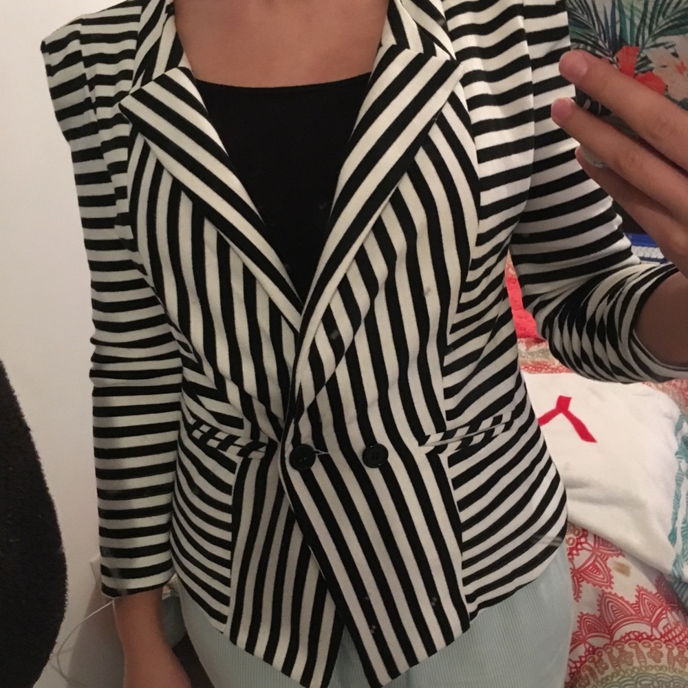 Forever 21 - Striped blazer 🖤