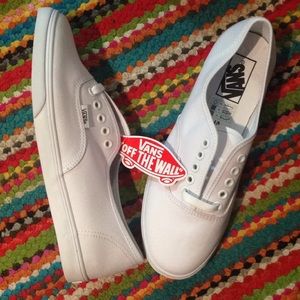NWT Vans White Size 8.5 Woman / 7 Men