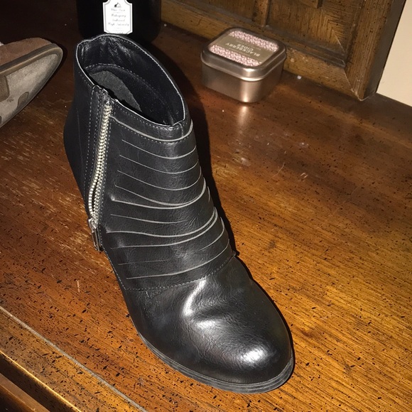 Super cute black booties. Zips on side. - Picture 2 of 2