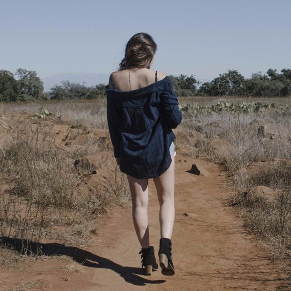 Off The Shoulder Flannel - Picture 4 of 6