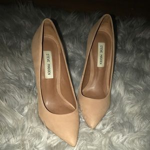Steve Madden nude pumps chunky heel.