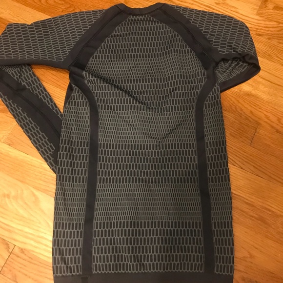 Lululemon Running top - Picture 2 of 3