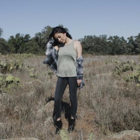 ✨ Final Price- Fringe Hem Flannel - Picture 4 of 5