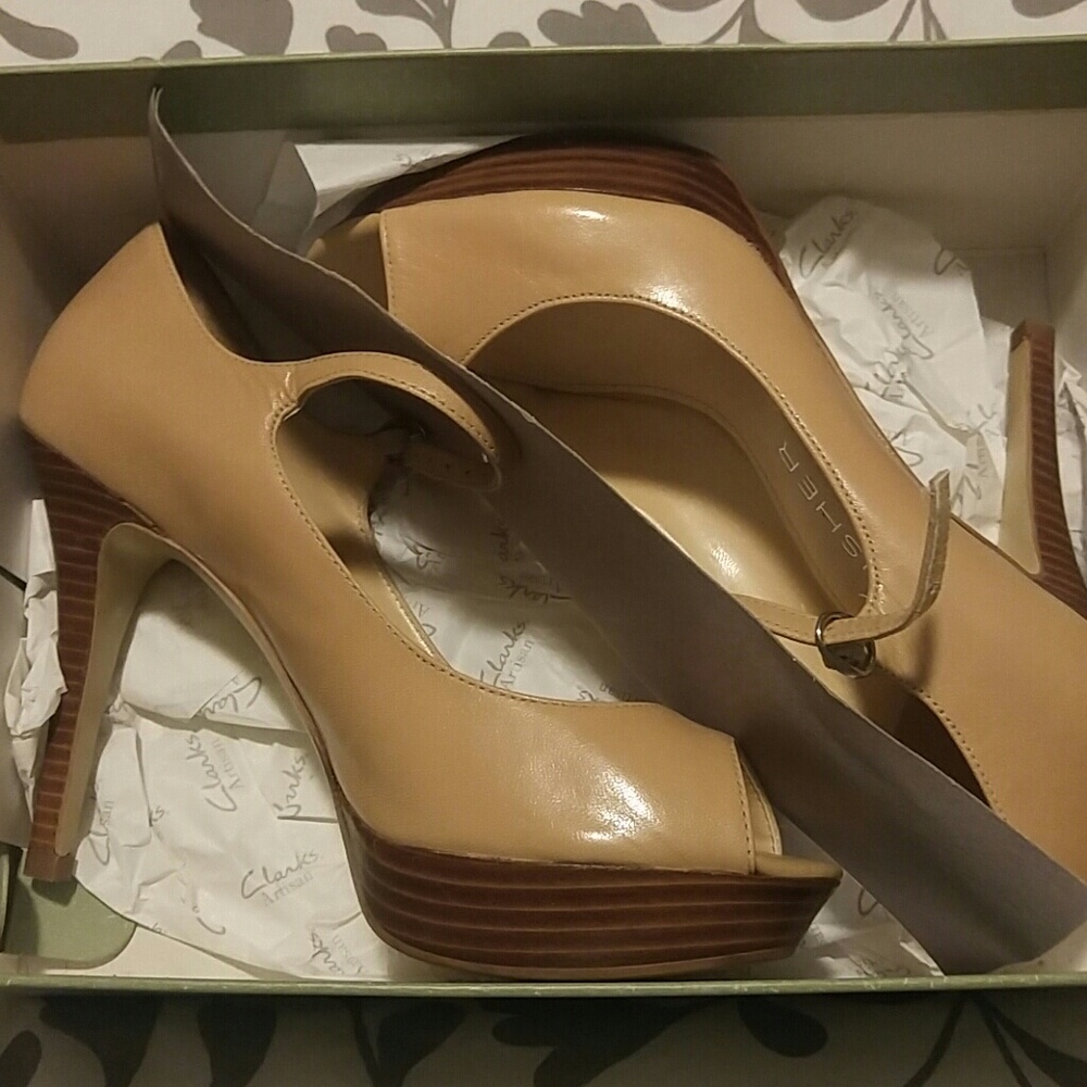 Woman's heal open toe shoes