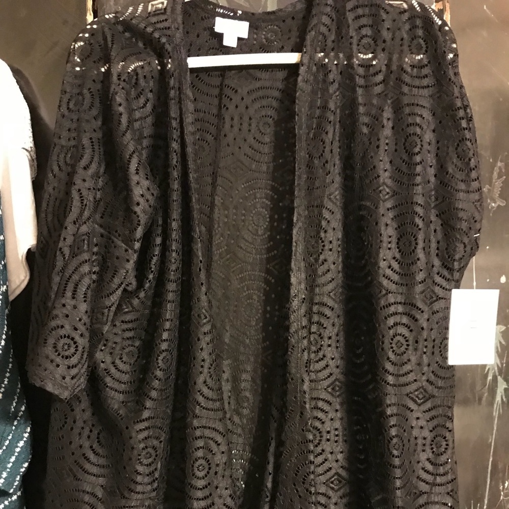 Black noir lularoe Lindsay kimono size small
