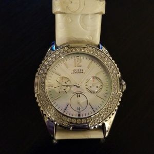 Guess women watch