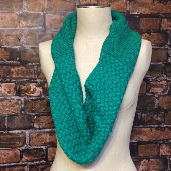 Chatties Green Knit Infinity Scarf - Picture 1 of 5