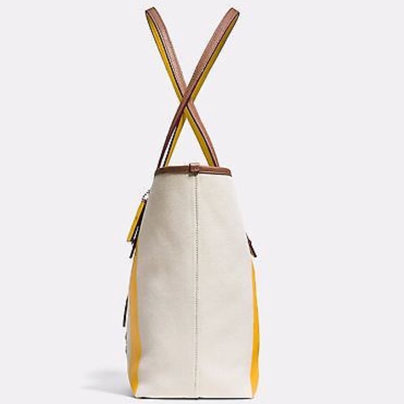 Coach Market Tote in Canvas With Souvenir Detail - Picture 5 of 8