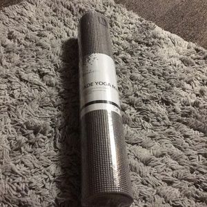 BRAND NEW Grey Fabletics Yoga Mat