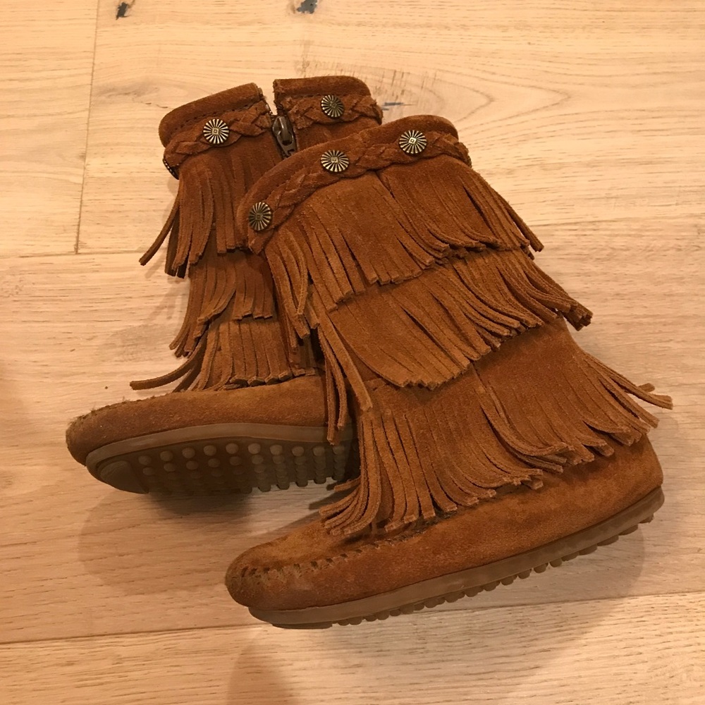 LIKE NEW! Minnetonka Three-Layer Fringe Boot