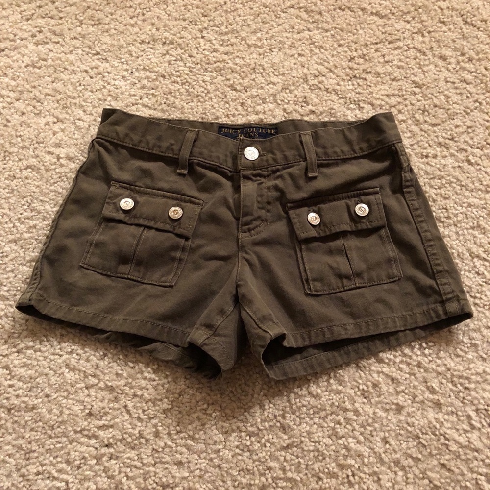 JUICY COUTURE shorts.