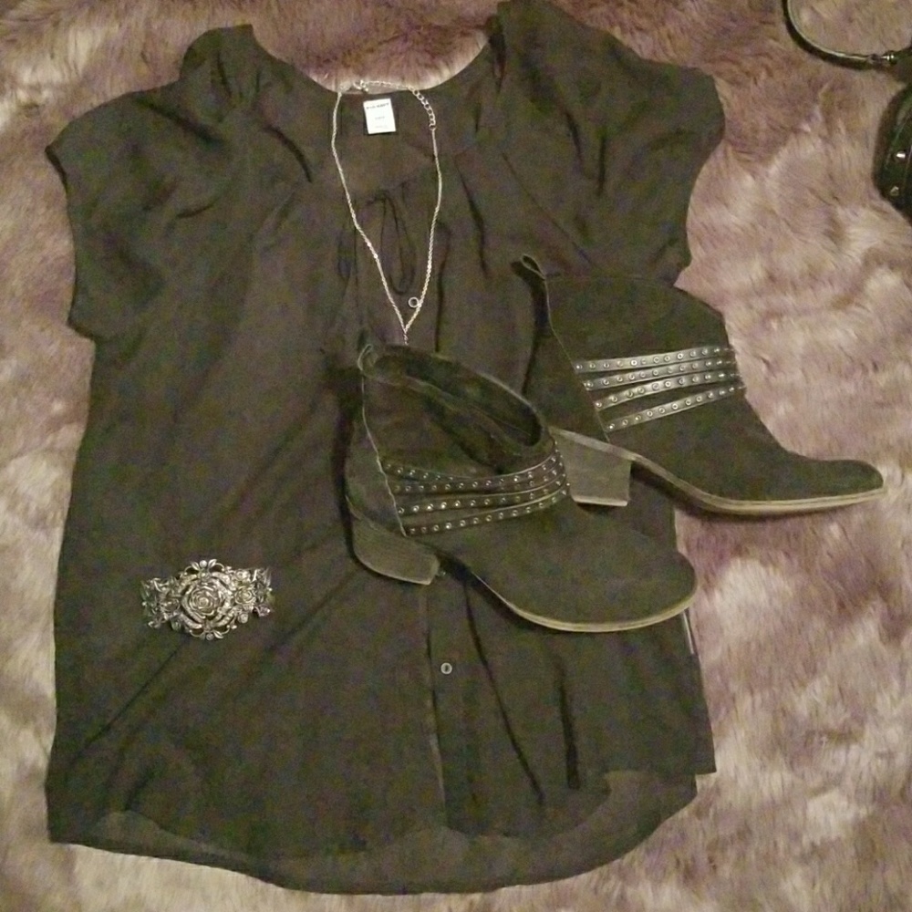 Black faux sued Jessica Simpson booties