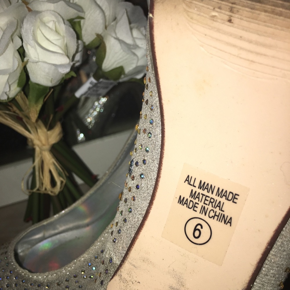 Heels - Picture 3 of 3