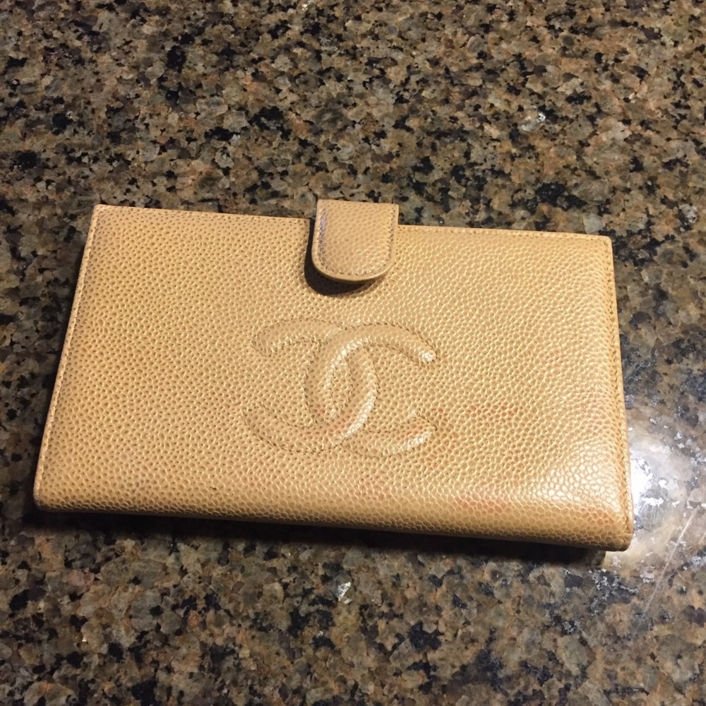 CHANEL Bifold beige caviar wallet authentic