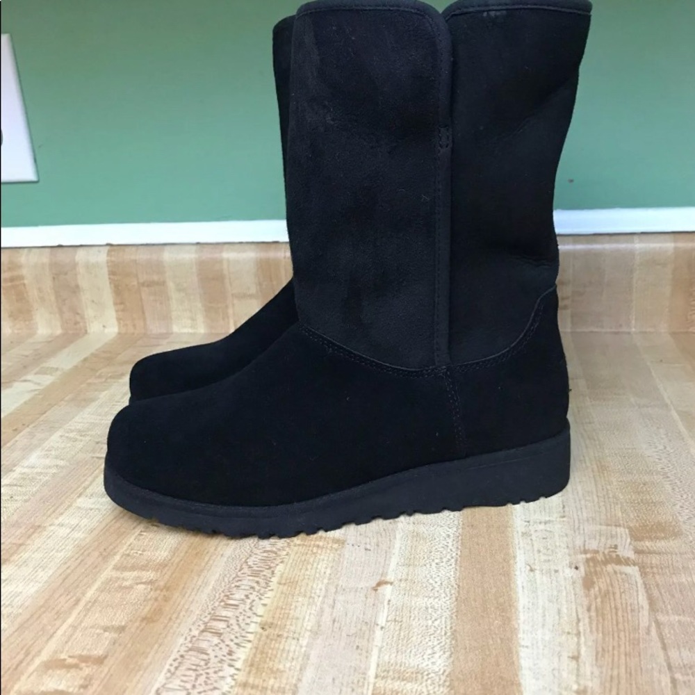 Brand new black uggs (Kristin)