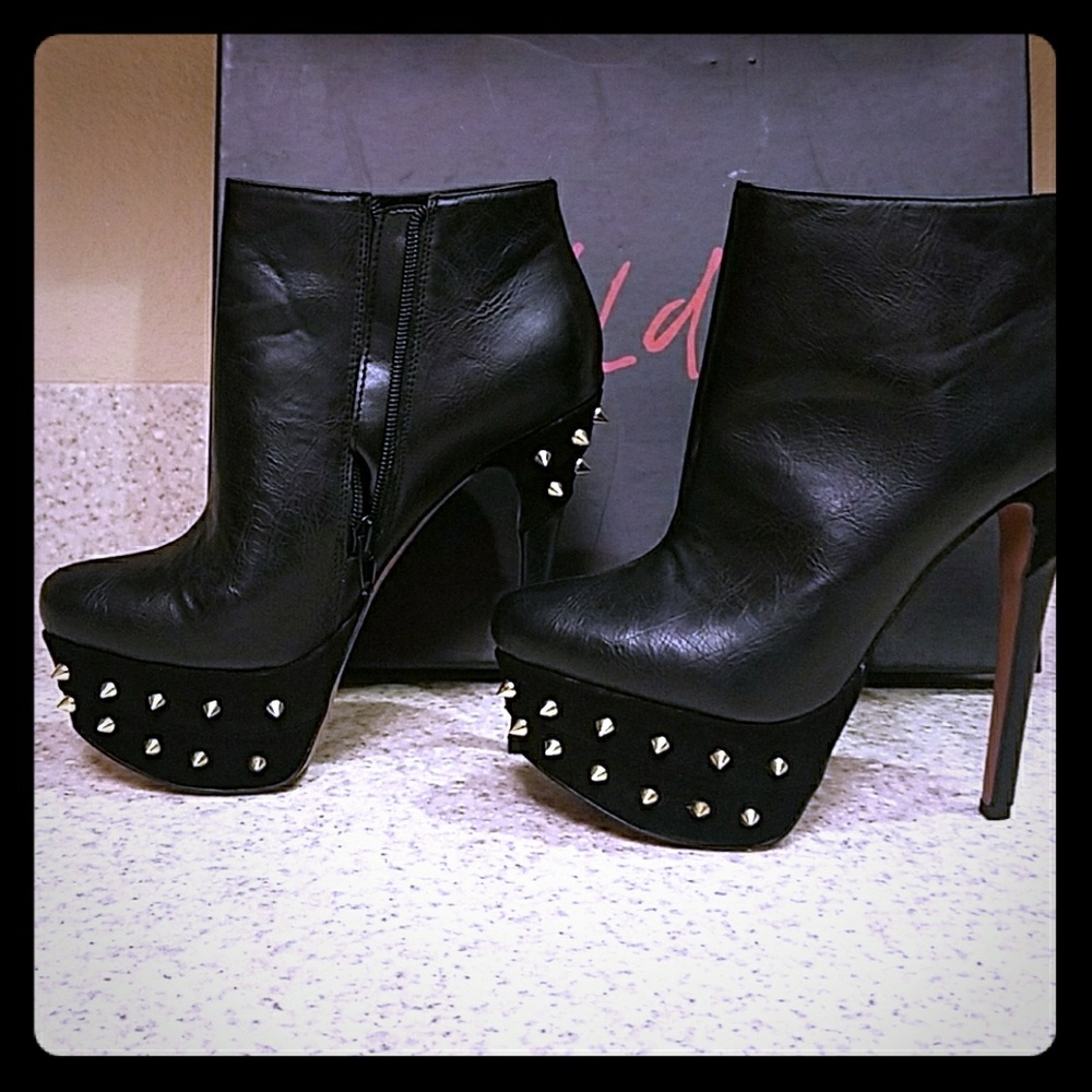 Leather spiked platform boots
