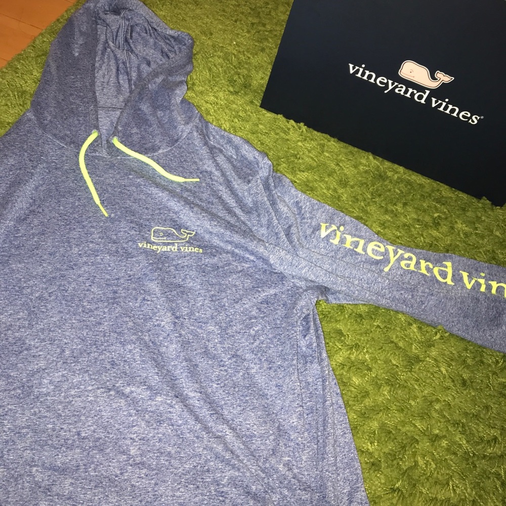 Vineyard vines boys hooded shirt